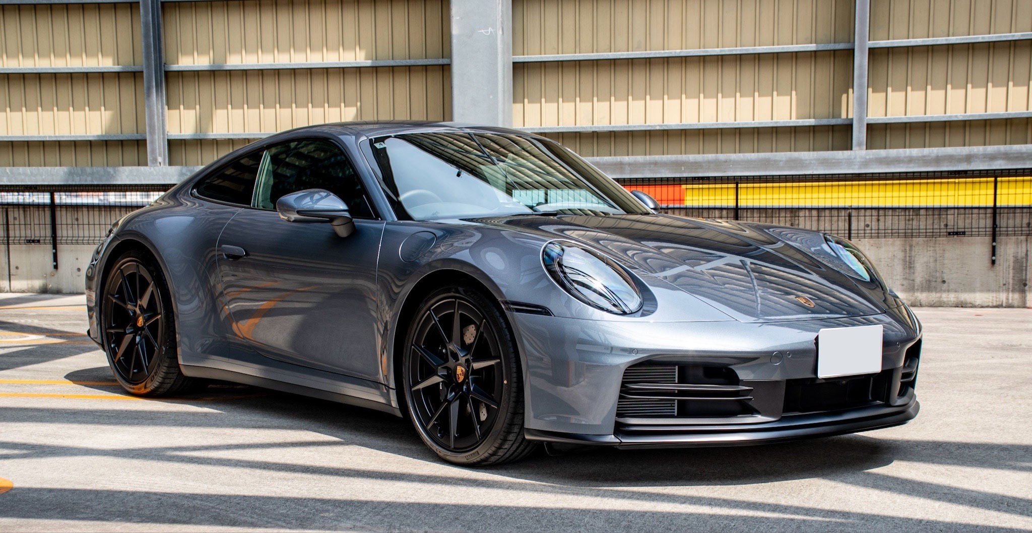 Porsche 911 992.2 Carerra T プチブラックアウト&スモークフィルム施工♪