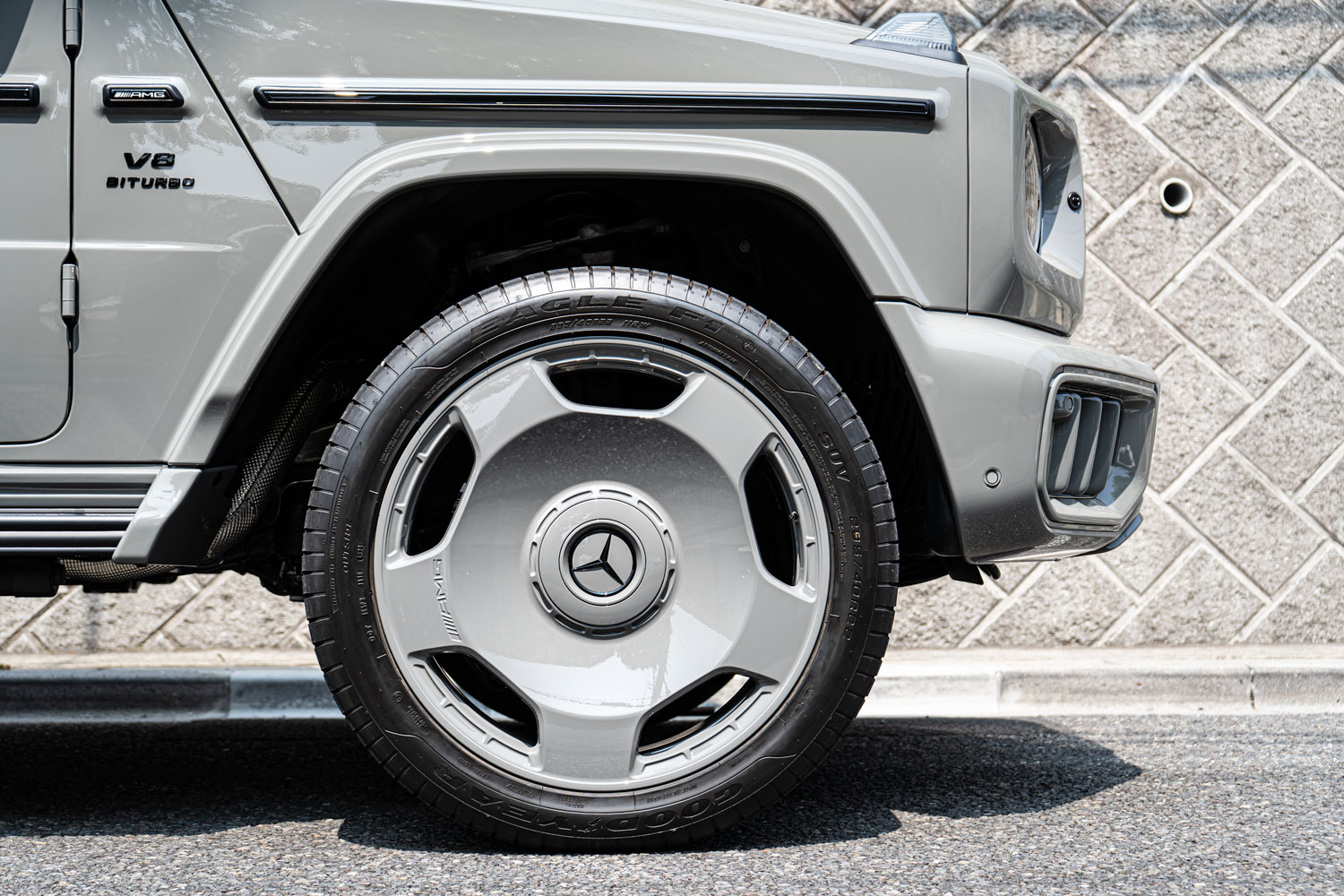 Mercedes-AMG AMG G63 Gwagon W465 クラシックグレー ペイントマッチ カラーマッチ 電動ステップ エンブレムペイント 背面タイヤスムージング カスタム 名古屋