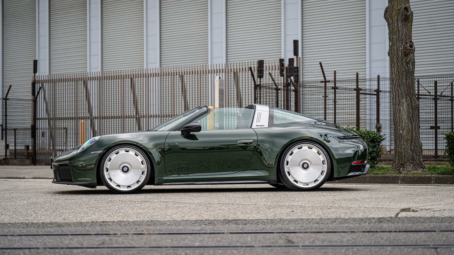 Porsche　ポルシェ　992　992.2　タルガ4　GTS　Targa　ローダウン　H&R　HRE　ホイール　カスタム　名古屋