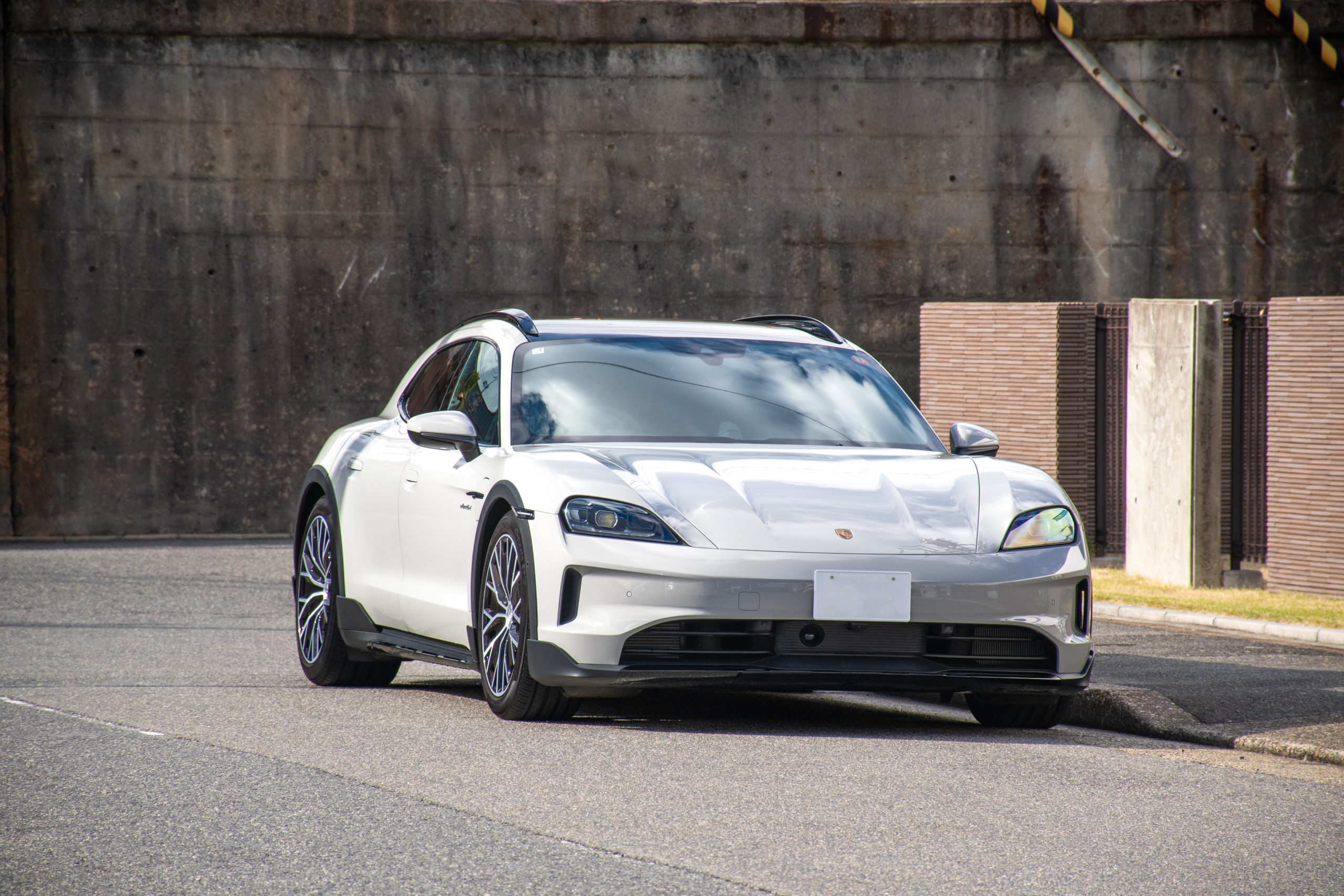 Porsche Taycan andoroidbox 地デジ youtube netflix amazonprime ポルシェ タイカン アンドロイドボックス ユーチューブ ネットフリックス