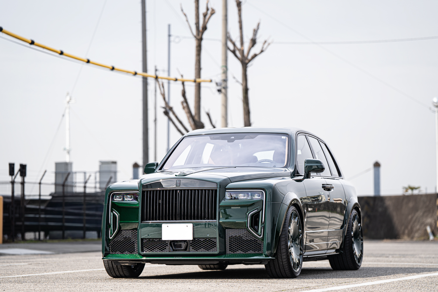 ロールスロイス RollsRoyce カリナン Cullinan シリーズⅡ ブラックバッジ BRABUS ブラバス ワイドスター ローダウン 24インチ カスタム 名古屋