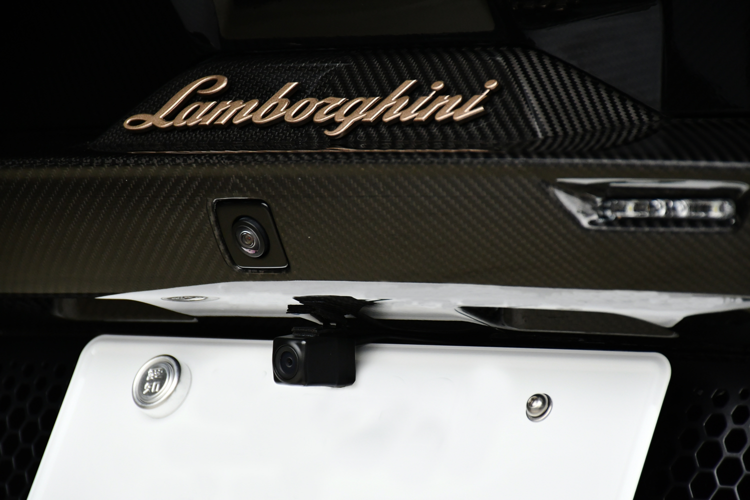 愛知県　名古屋　ランボルギーニ　レヴエルト　Lamborghini　Revuelto　プロテクションフィルム　デジタルインナーミラー取付け　レーダー取付け　スリプロ　ボンド　ボンド名古屋