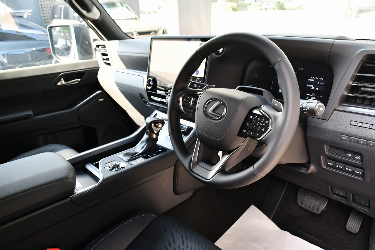 ボンドカーズ名古屋 bond cars NAGOYA レクサス LEXUS GX550 在庫車 新入庫 ヘッドアップディスプレイ マークレビンソン オーバーオレイルプラス + 低走行 ブラック ベンチレーションシート シートヒーター グラファイトブラックガラスフレーク ヒッチメンバーカバー デジタルインナーミラー ヘッドアップディスプレイ ベンチレーションシート クールボックス 三眼LEDヘッドライト ダウンヒルアシストコントロール ムーンルーフ