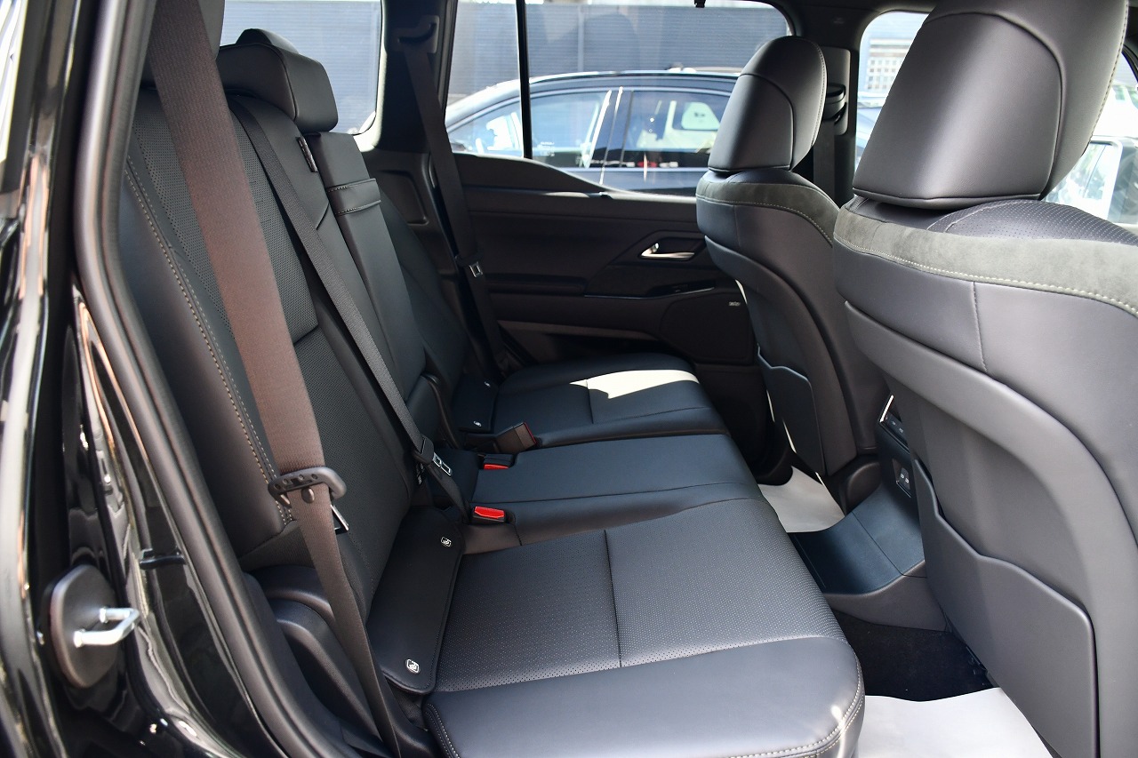 ボンドカーズ名古屋 bond cars NAGOYA レクサス LEXUS GX550 在庫車 新入庫 ヘッドアップディスプレイ マークレビンソン オーバーオレイルプラス + 低走行 ブラック ベンチレーションシート シートヒーター グラファイトブラックガラスフレーク ヒッチメンバーカバー デジタルインナーミラー ヘッドアップディスプレイ ベンチレーションシート クールボックス 三眼LEDヘッドライト ダウンヒルアシストコントロール ムーンルーフ