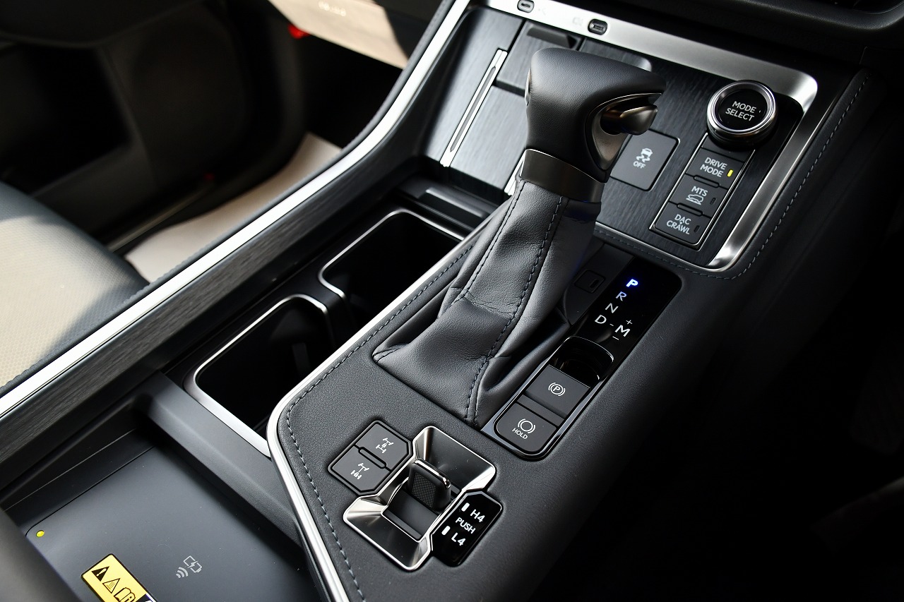 ボンドカーズ名古屋 bond cars NAGOYA レクサス LEXUS GX550 在庫車 新入庫 ヘッドアップディスプレイ マークレビンソン オーバーオレイルプラス + 低走行 ブラック ベンチレーションシート シートヒーター グラファイトブラックガラスフレーク ヒッチメンバーカバー デジタルインナーミラー ヘッドアップディスプレイ ベンチレーションシート クールボックス 三眼LEDヘッドライト ダウンヒルアシストコントロール ムーンルーフ
