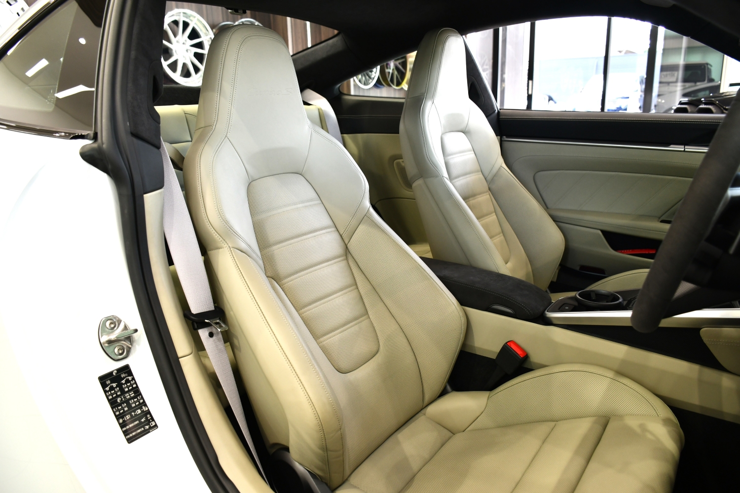 ADV.1ホイール TECHARTアジャスタブルサスPCCB 純正リフター シートヒーター&ベンチレーション Burmesterサウンド サンルーフ ACC