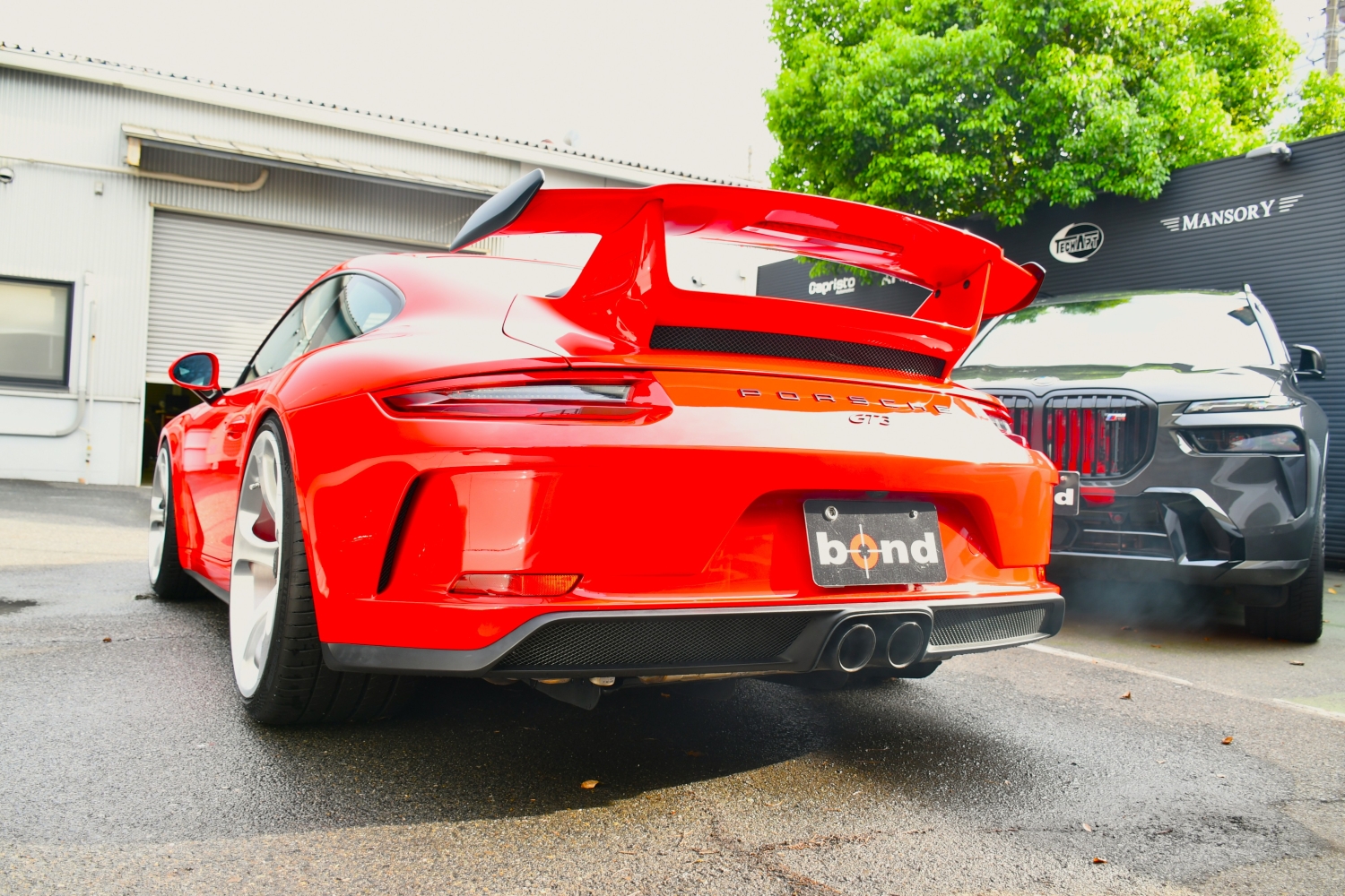 AK Forged、Michelin、スポーツクロノ、スポーツエキゾースト、フロントアクスルリフトシステム、スモーカーパッケージ、シートヒーター、リバーシングカメラ、PDLS付きLEDヘッドライト、スポーツクロノダイヤル、カラーシートベルト、ペイントインテリヤパッケージ