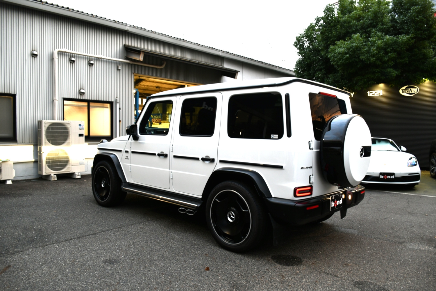 G63、AMG、ナイトPKG、イージークロザー、コンフォートキー、AMGパフォーマンスステアリング、AMG22インチホイール