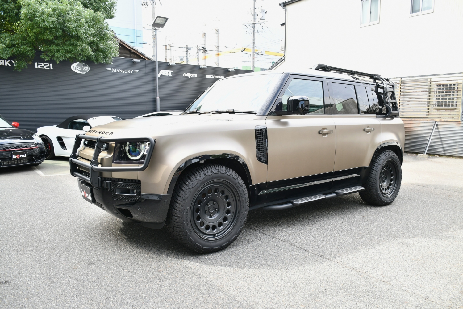純正サテンプロテクティブフィルム、BCFORGED、PLUMBバンパーガード・ルーフラック・ラダー、エアサス、パノラマルーフ、ブラックエクステリアパック