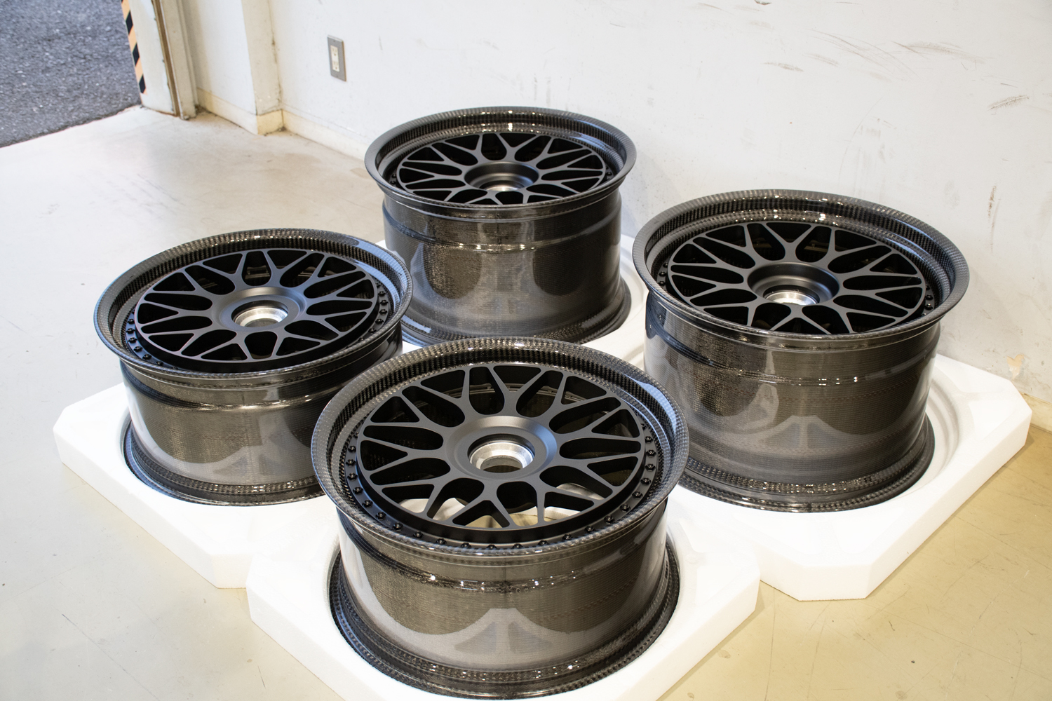 HRE アメ鍛 CRBN カーボンリム クラシック300 ポルシェ 992GT3RS 中古ホイール カスタム 名古屋