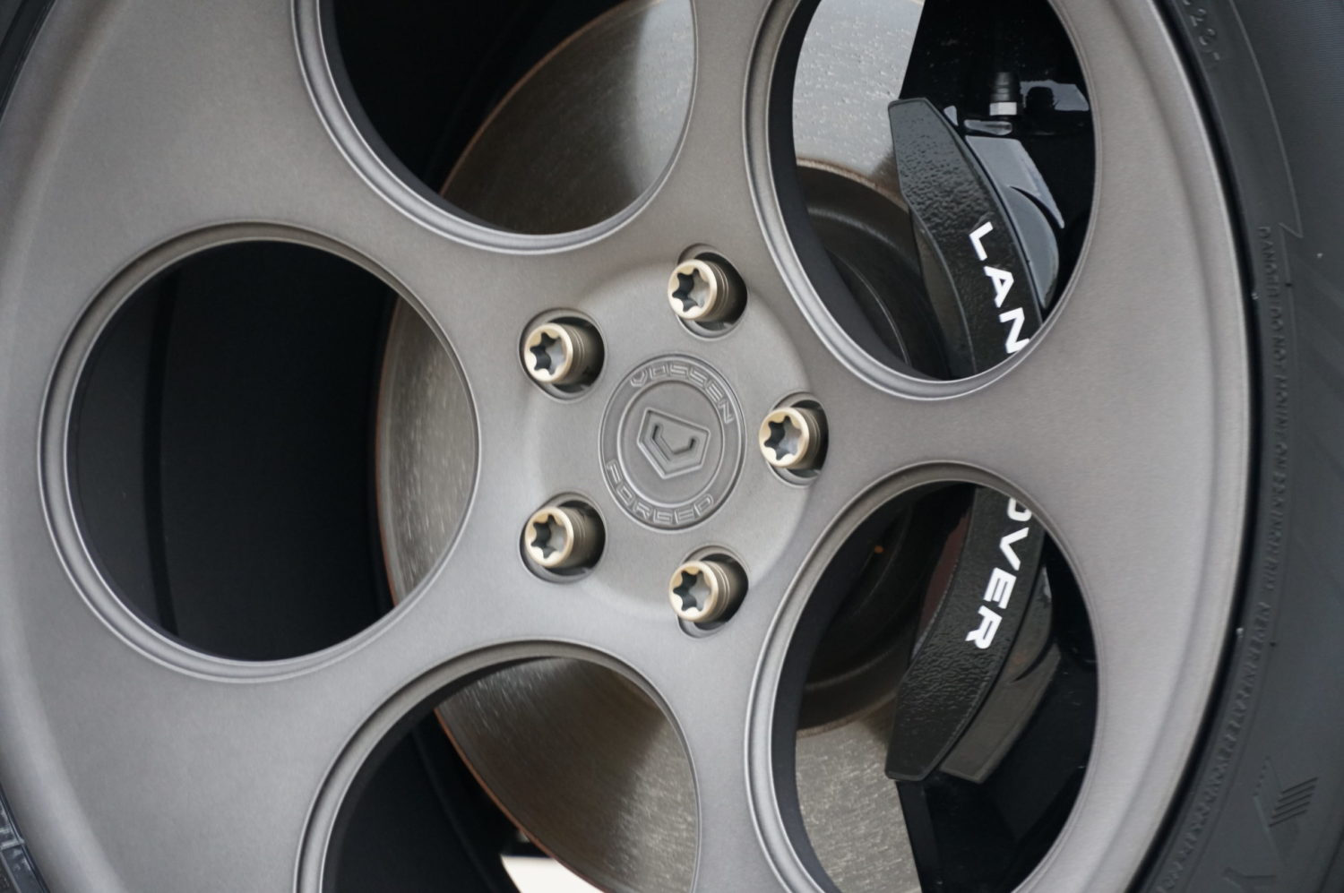 ディフェンダー V8 カスタム VOSSEN