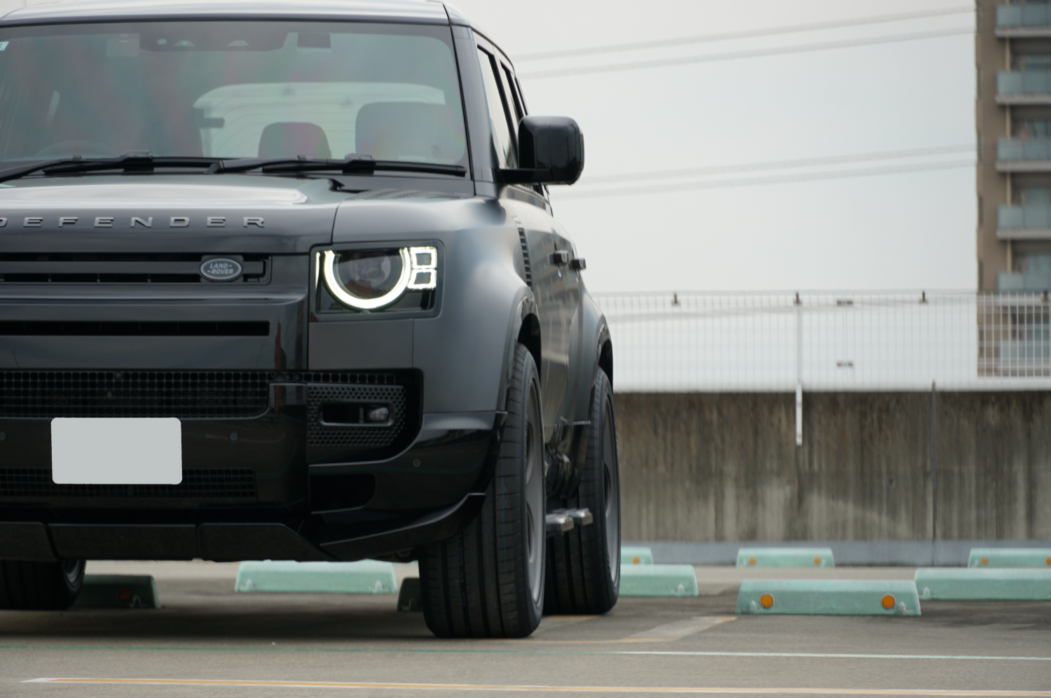 ディフェンダー V8 カスタム VOSSEN