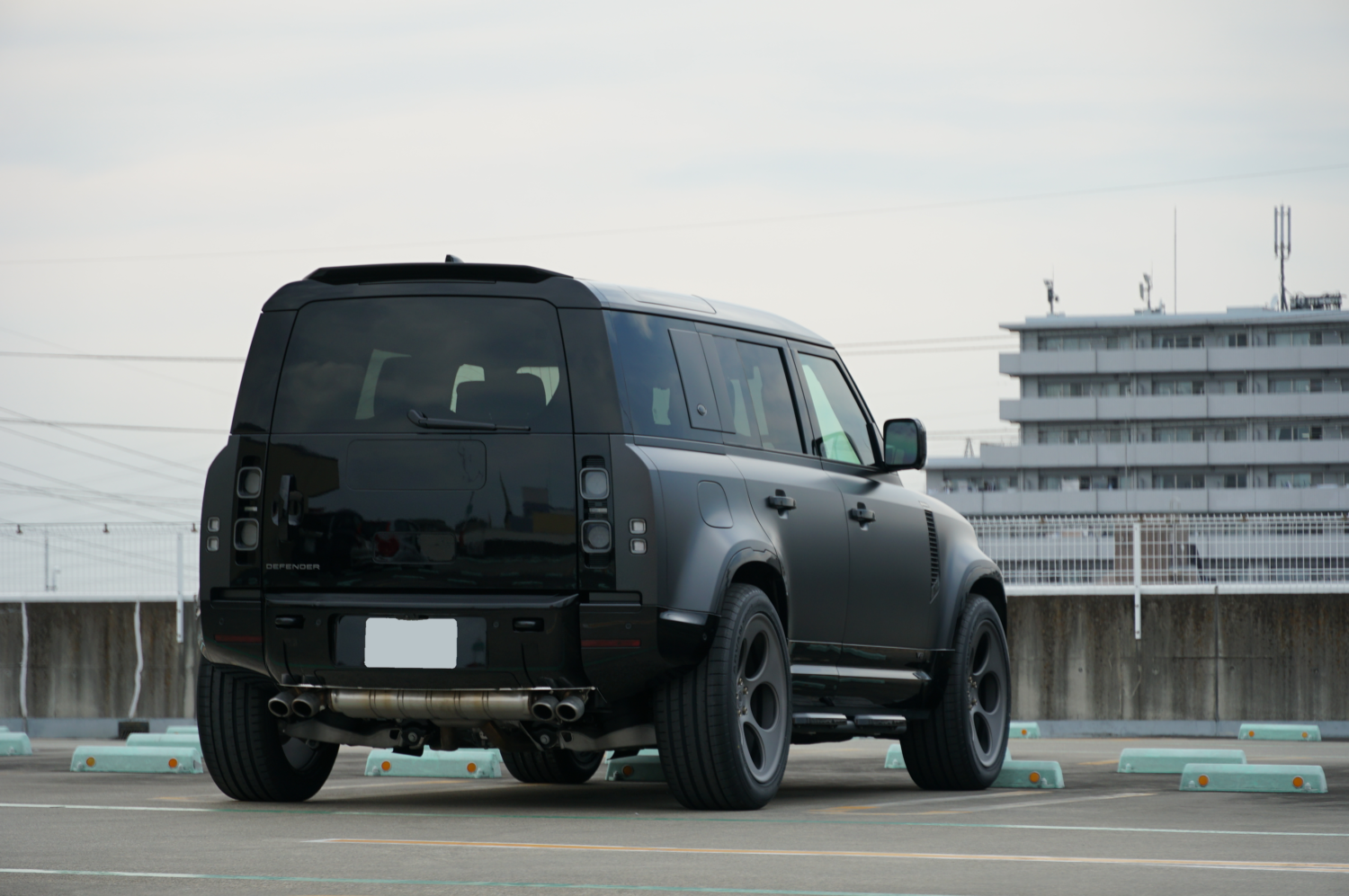 ディフェンダー V8 カスタム VOSSEN