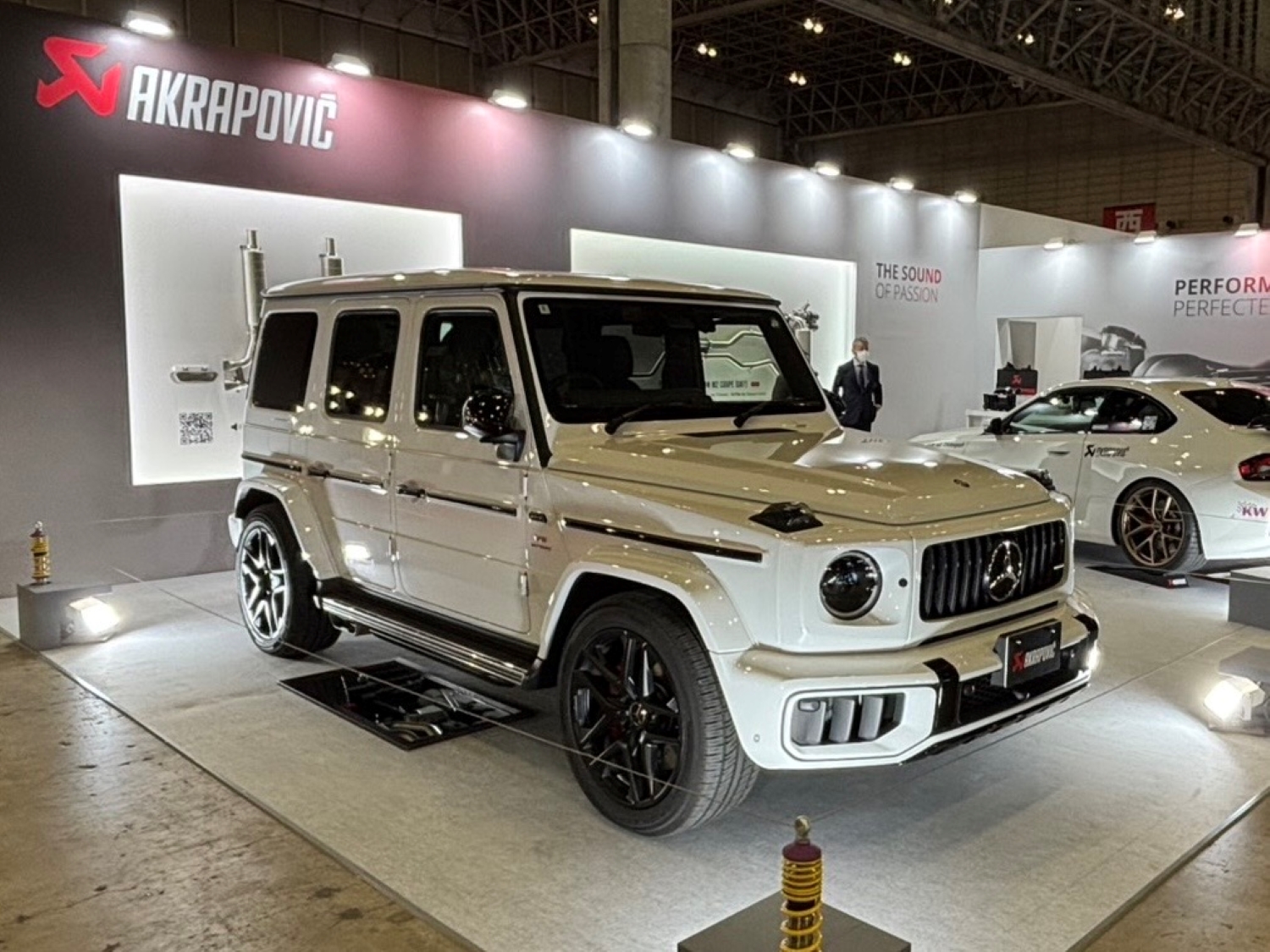 ボンド 大宮 メルセデス ベンツ W465 G63 AKRAPOVIC エキゾーストシステム チタン アクラポ マフラー 東京オートサロン