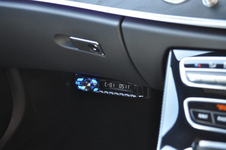 W213 E250 DVD取り付け
