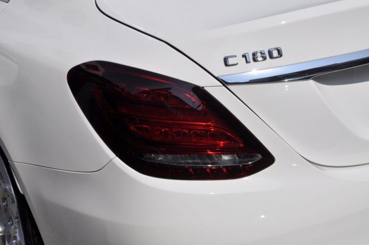 W205 C180 リアディフューザー交換　テールライト　スモークペイント