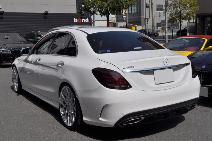 W205 C180 リアディフューザー交換　テールライト　スモークペイント