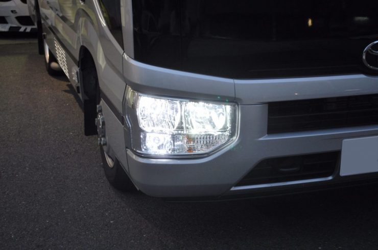 トヨタ　コースター　キセノンHIDライト交換　LED カスタム