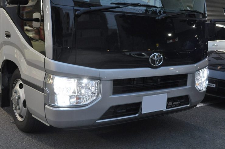 トヨタ　コースター　キセノンHIDライト交換　LED カスタム