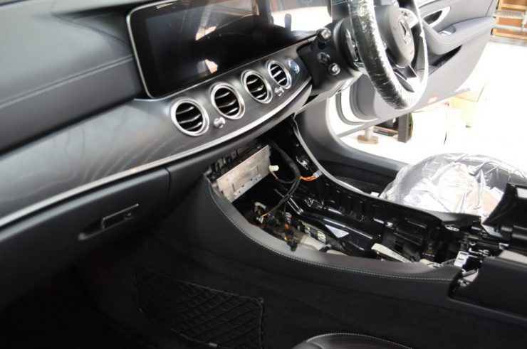 W213 センターコンソール　時計