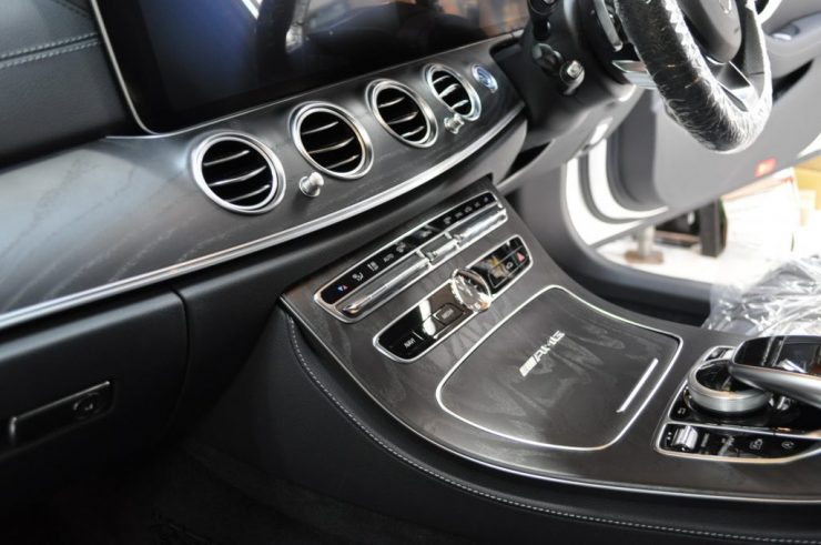 W213 センターコンソール　時計