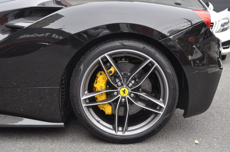 フェラーリ 488GTB ダウンサス ローダウン マフラー交換
