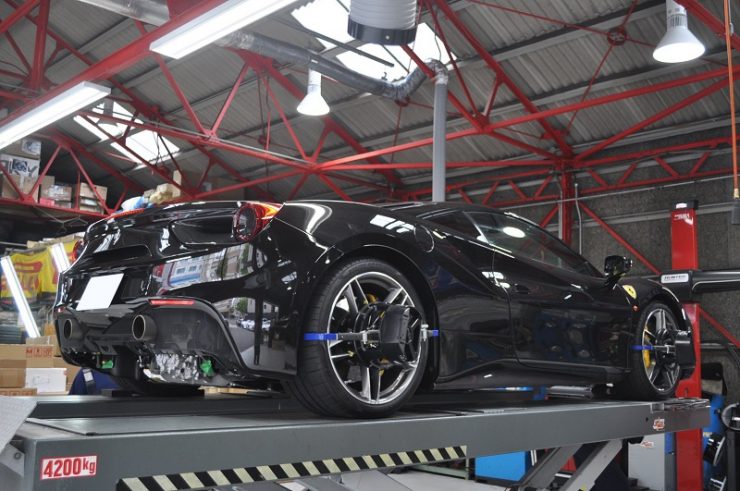 フェラーリ 488GTB ダウンサス ローダウン マフラー交換