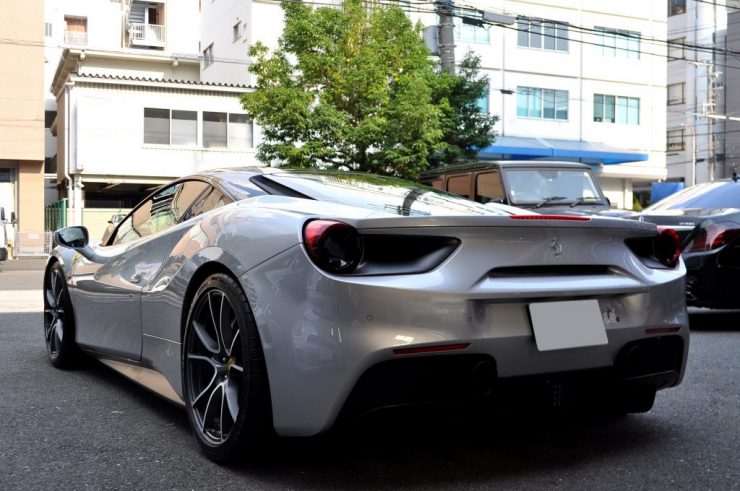 フェラーリ　488　ブリリアント　マフラー交換