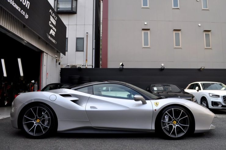 フェラーリ　488　ブリリアント　マフラー交換