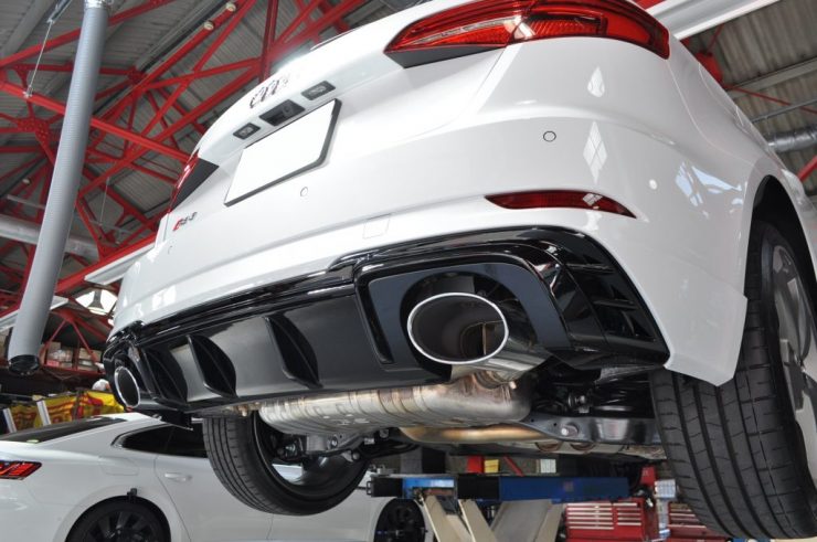 アウディ RS3 AWE スイッチパスリモート