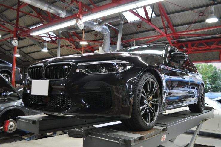 BMW F90 M5 Akrapovic アクラポビッチ　マフラー交換