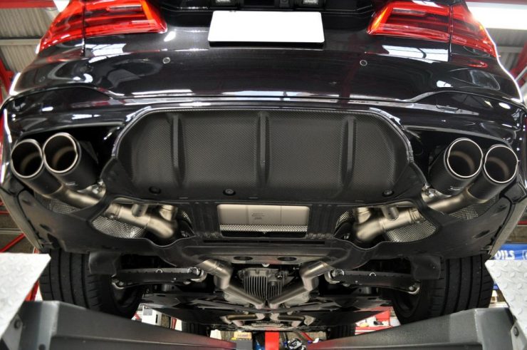 BMW F90 M5 Akrapovic アクラポビッチ　マフラー交換