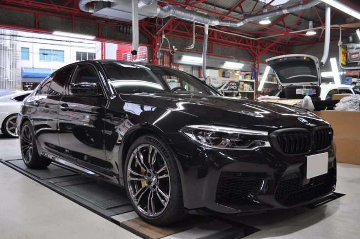 BMW F90 M5 Akrapovic アクラポビッチ　マフラー交換