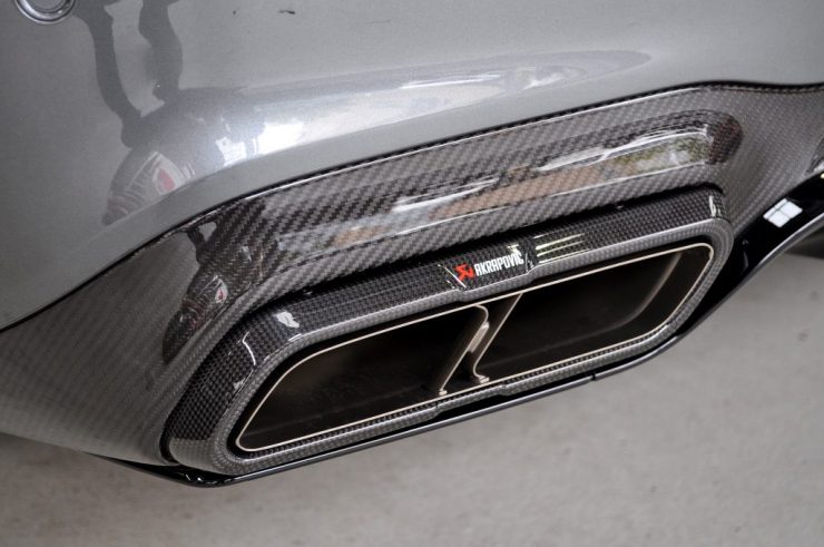W213 AMG E63 アクラポビッチ マフラー交換