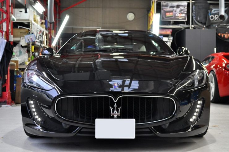 マセラティ　グラントゥーリズモ　ナビ交換　車高調