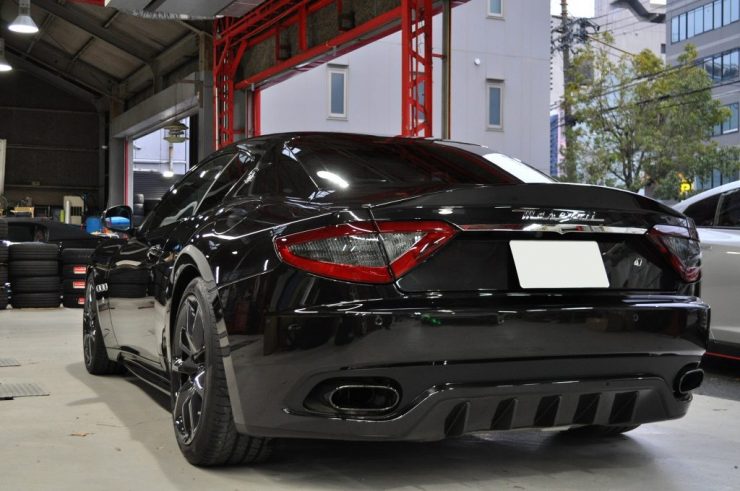 マセラティ　グラントゥーリズモ　ナビ交換　車高調
