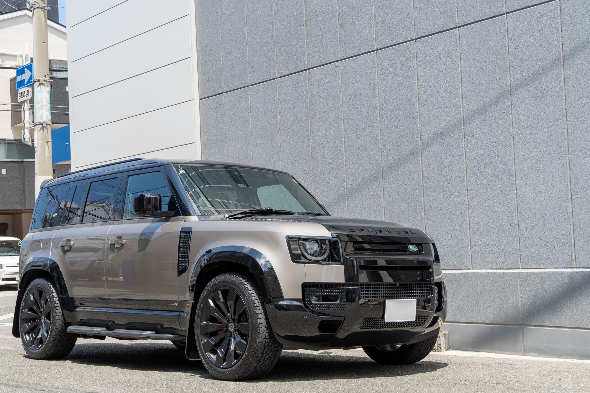 ディフェンダー110 URBAN AUTOMOTIVE WX-1 22インチホイール フェンダーアーチ 各部ペイント カスタム ボンド大阪