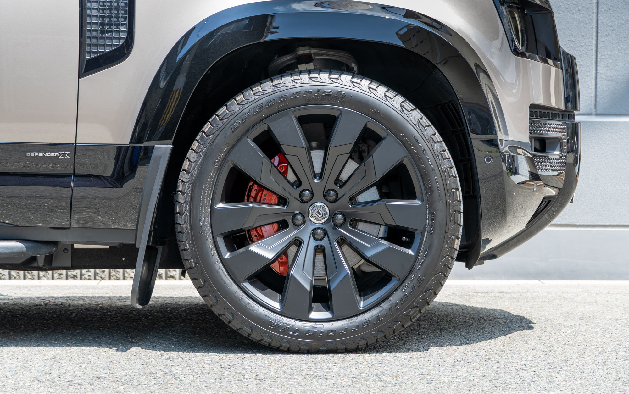 ディフェンダー URBAN AUTOMOTIVE WX-1 22インチホイール カスタム ボンド大阪