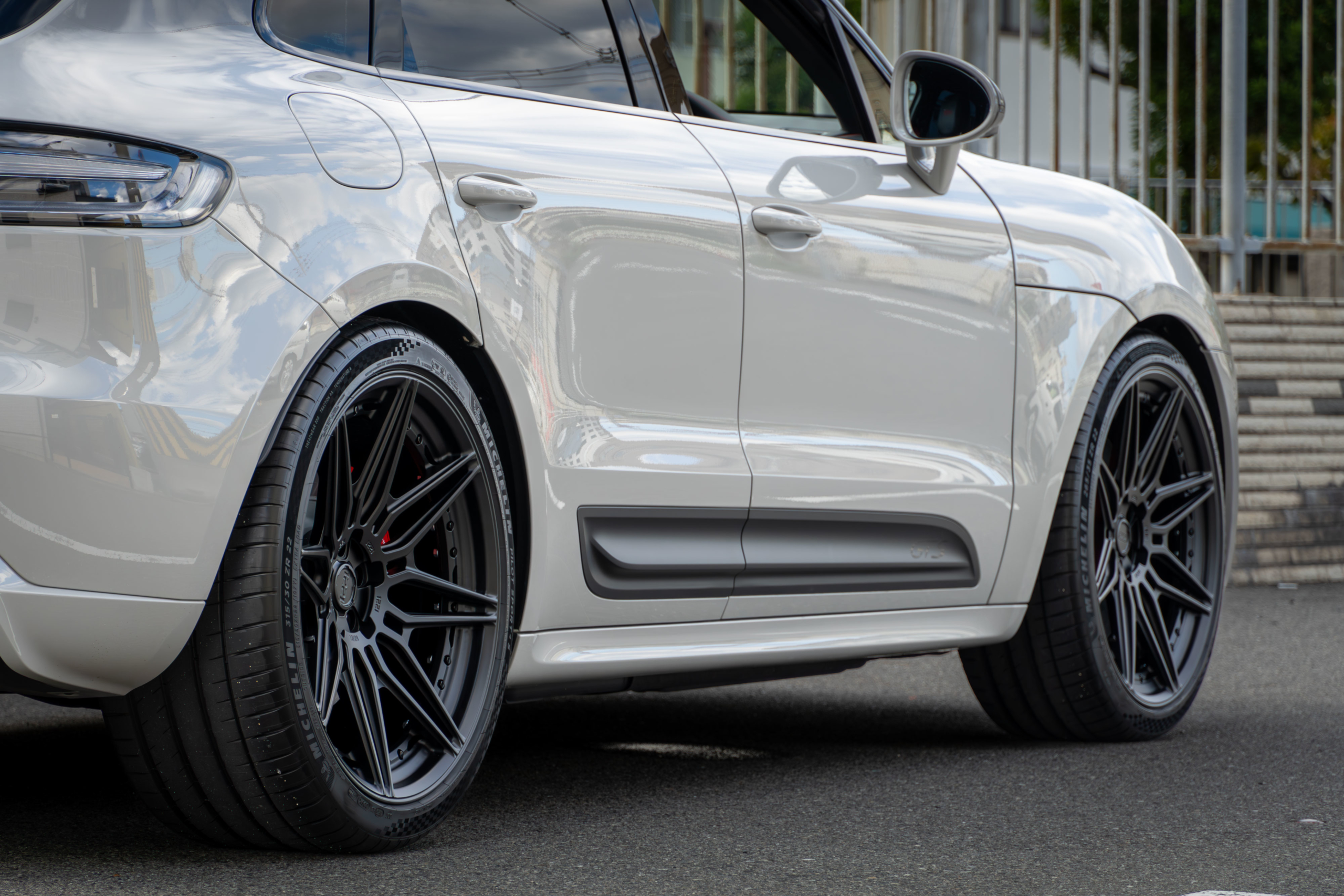 ポルシェ マカン GTS 1221wheels ホイール装着 ボンド大阪