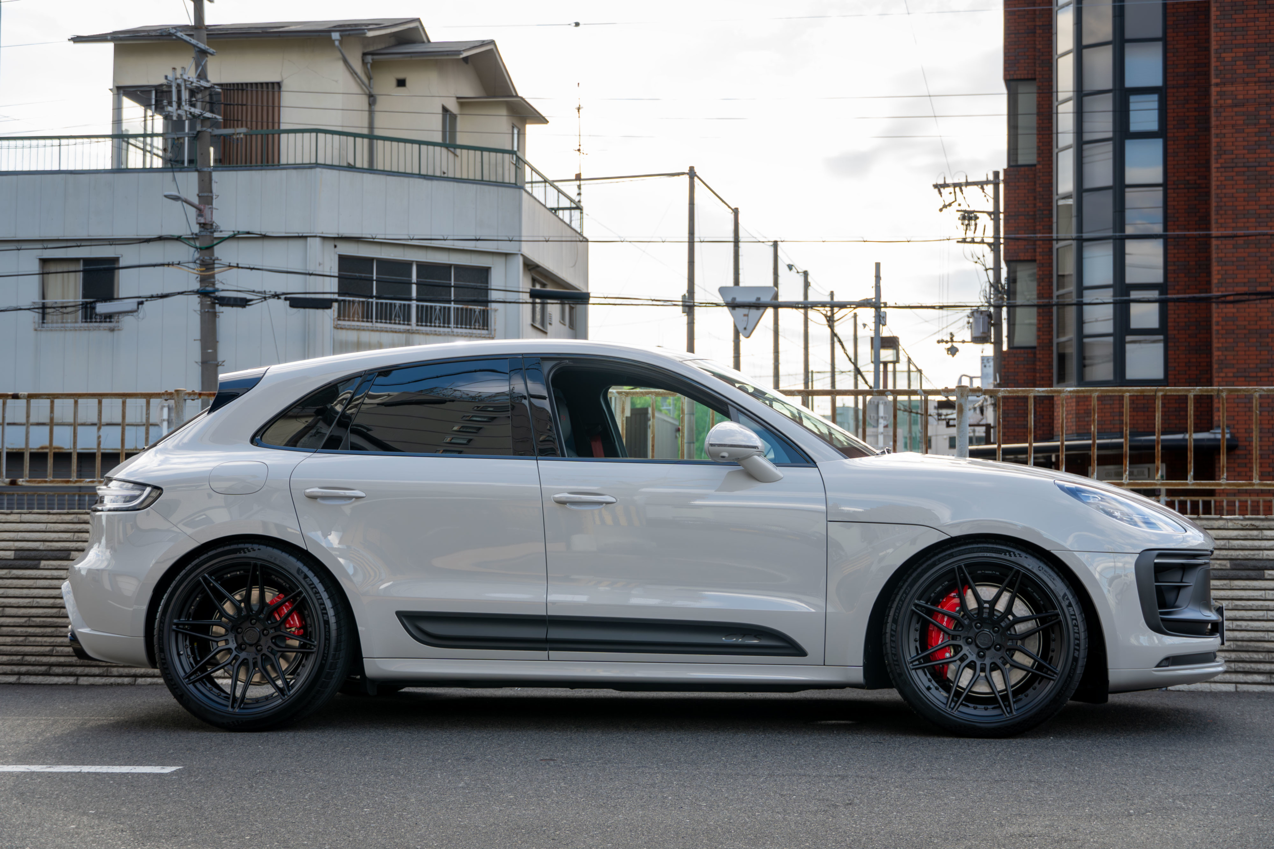 ポルシェ マカン GTS 1221wheels ホイール装着 ボンド大阪