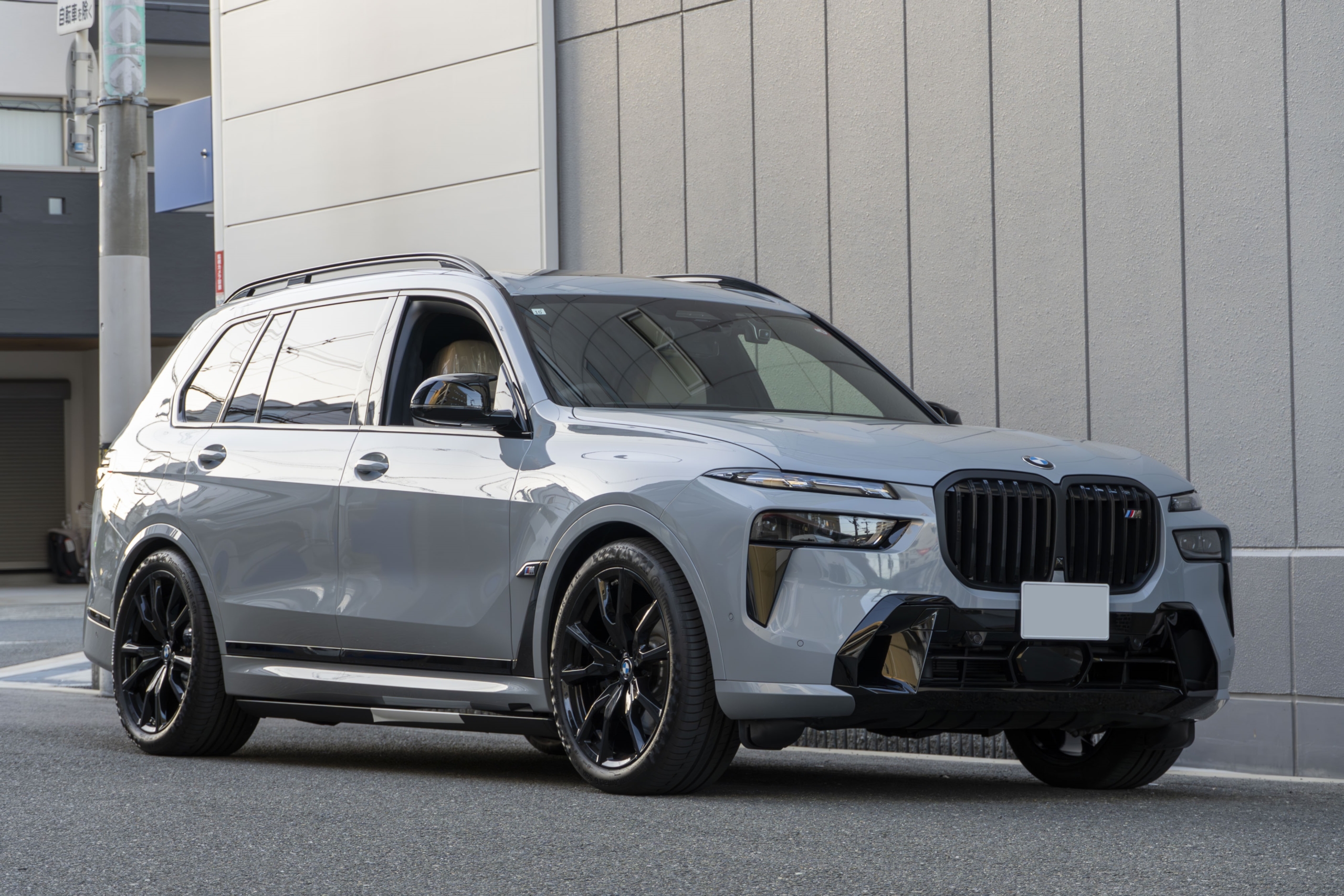 BMW G07 X7 M60i×ロワリングモジュール・電動サイドステップ・ブレーキパッド・デジタルインナーミラー