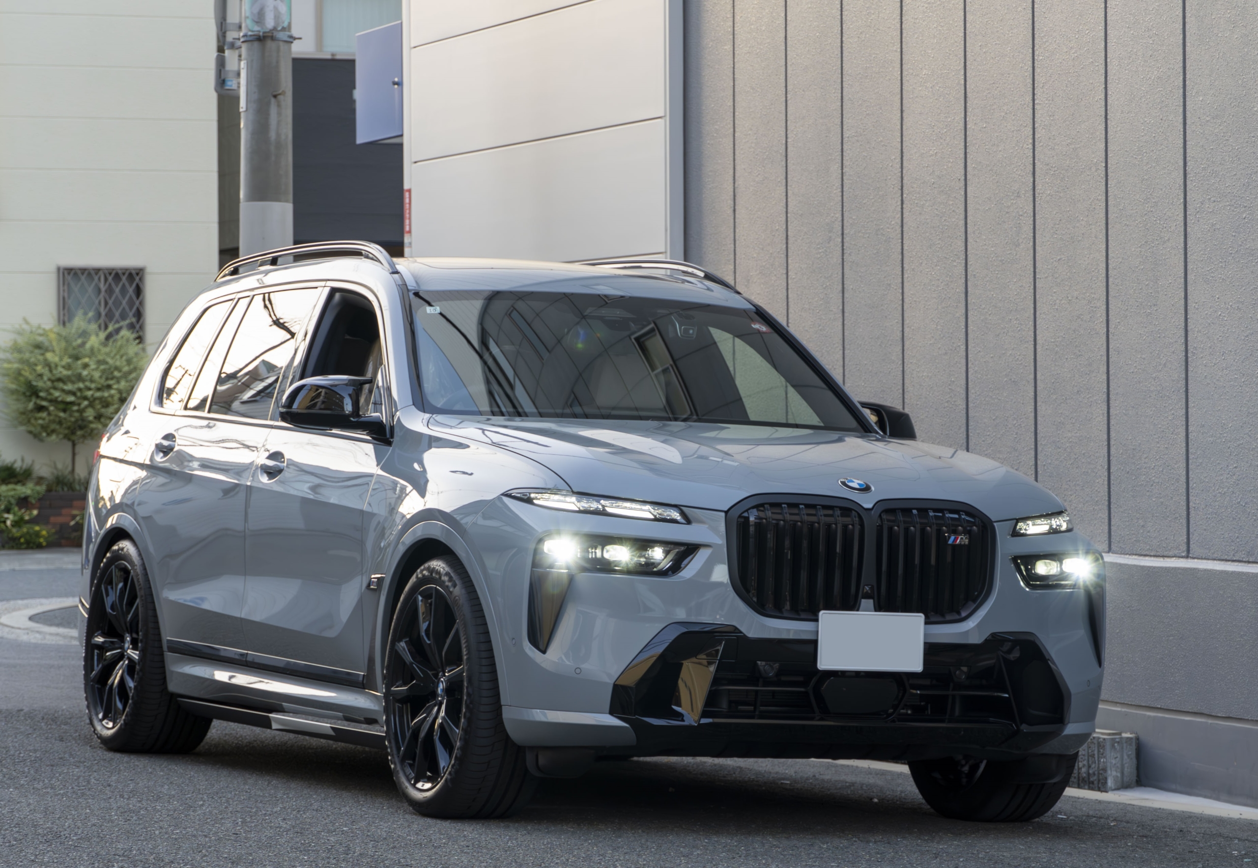BMW G07 X7 M60i×ロワリングモジュール・電動サイドステップ・ブレーキパッド・デジタルインナーミラー