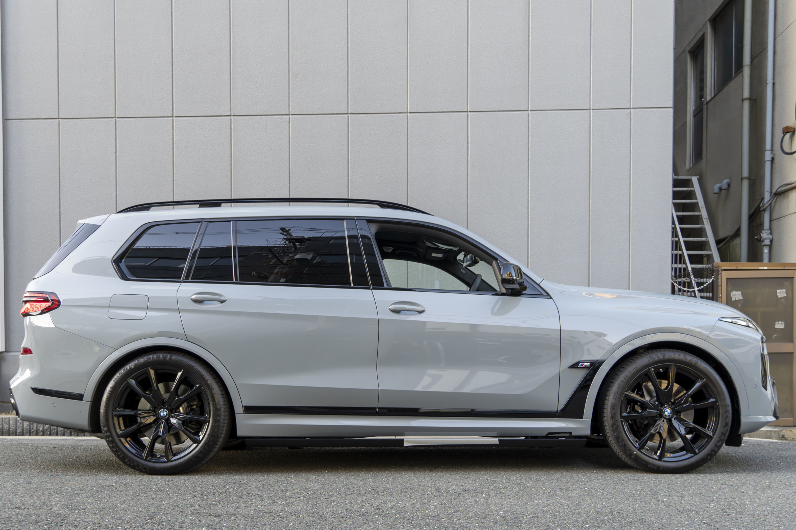 BMW G07 X7 M60i×ロワリングモジュール・電動サイドステップ・ブレーキパッド・デジタルインナーミラー