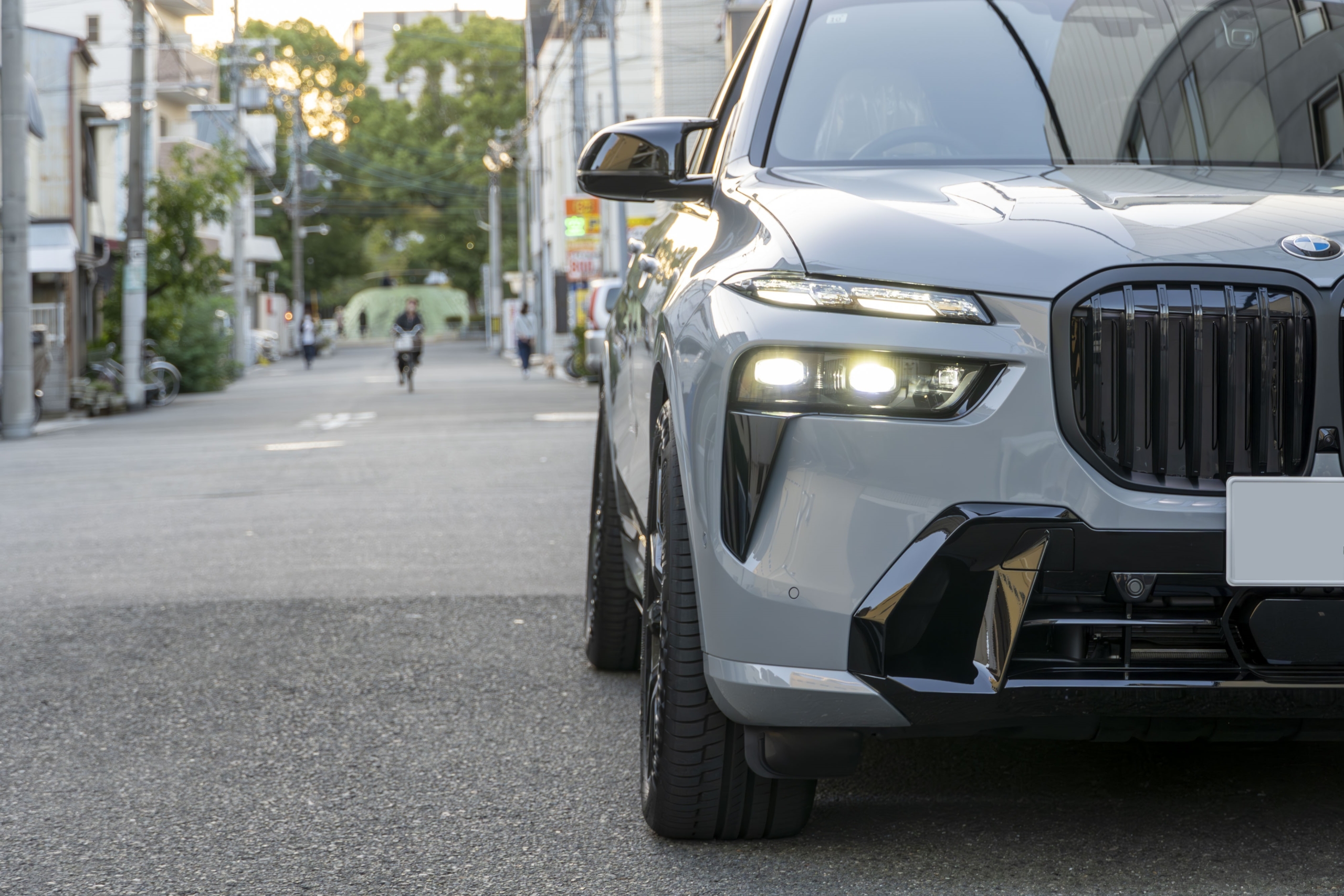BMW G07 X7 M60i×ロワリングモジュール・電動サイドステップ・ブレーキパッド・デジタルインナーミラー