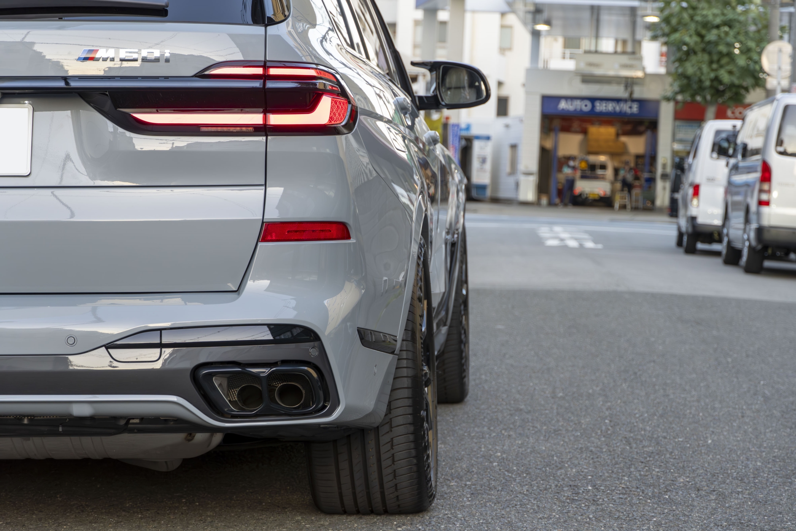 BMW G07 X7 M60i×ロワリングモジュール・電動サイドステップ・ブレーキパッド・デジタルインナーミラー