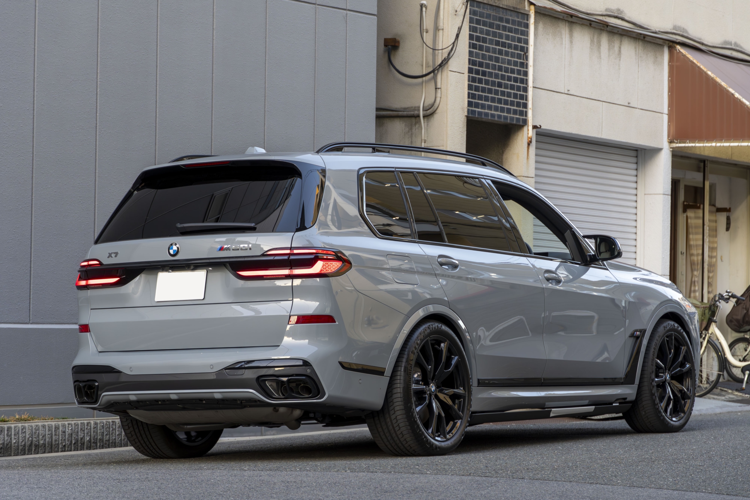 BMW G07 X7 M60i×ロワリングモジュール・電動サイドステップ・ブレーキパッド・デジタルインナーミラー