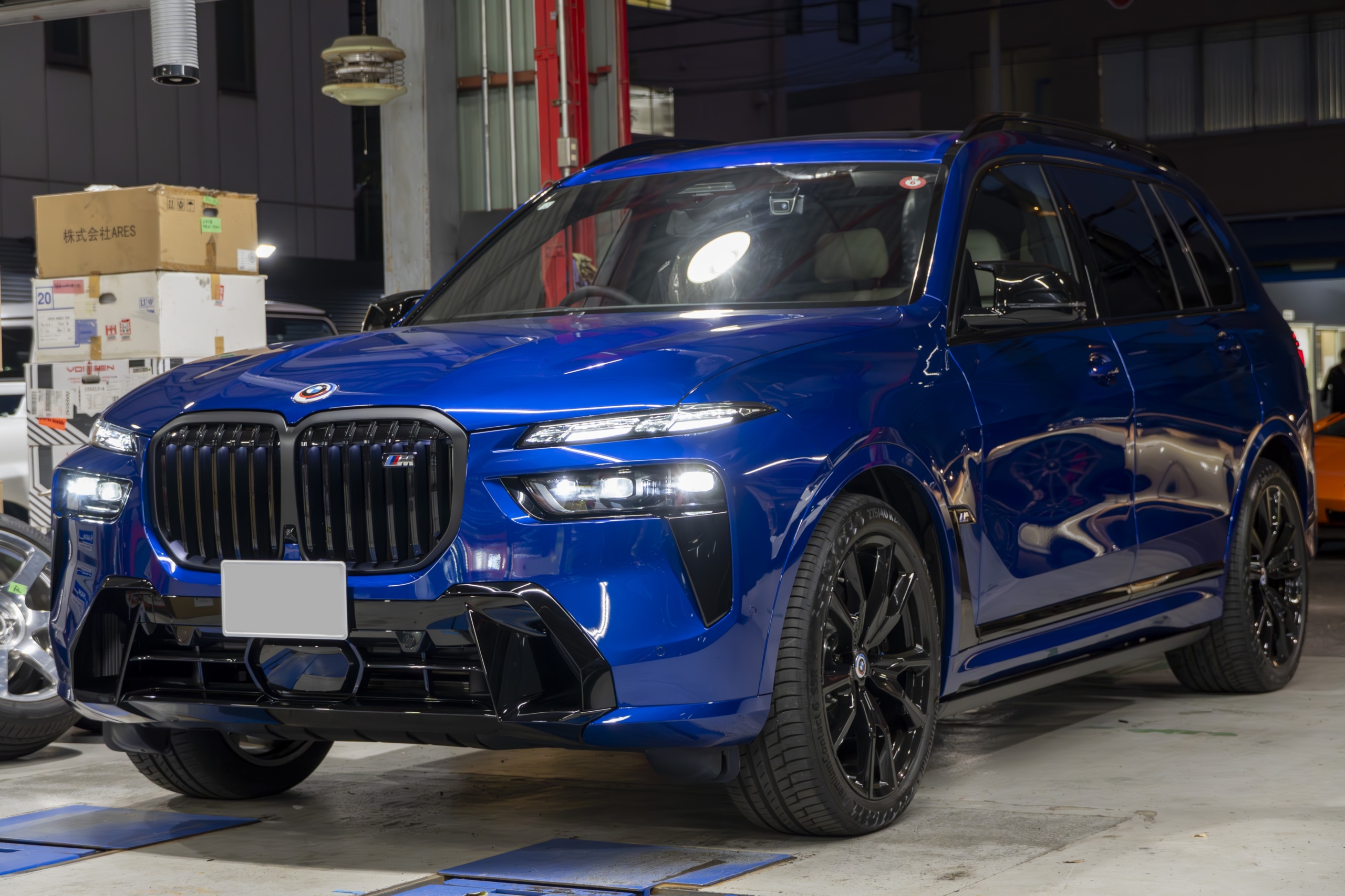 BMW X7 M60i LCI 電動サイドステップ カスタム ボンド大阪
