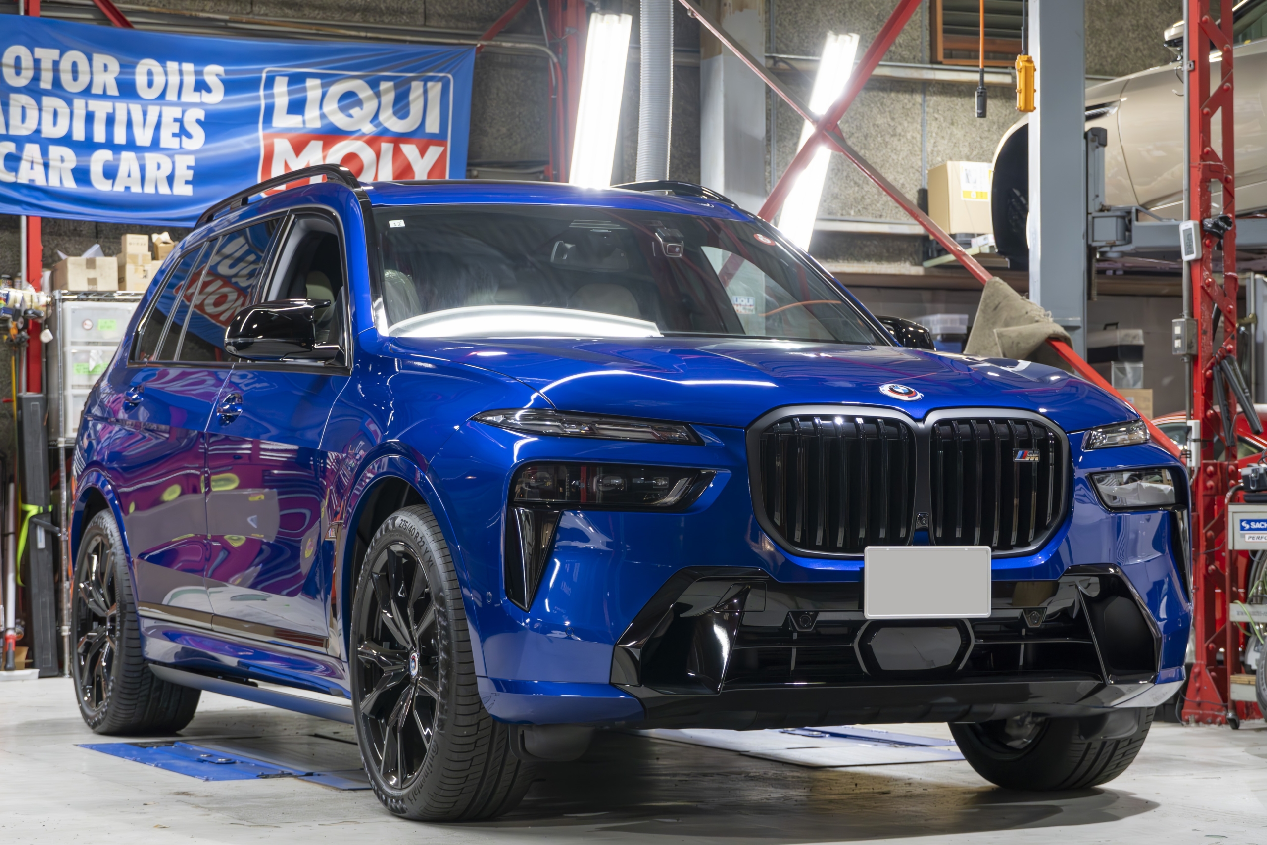 BMW X7 M60i LCI 電動サイドステップ カスタム ボンド大阪