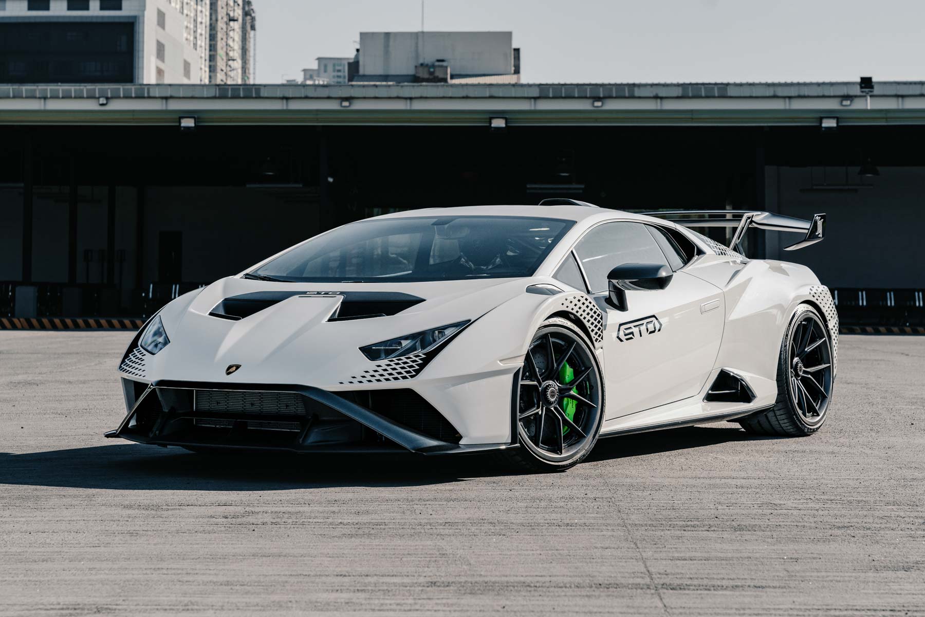 Lamborghini Huracan Tecnica/STO×ASR バルブコントローラ ボンド大阪