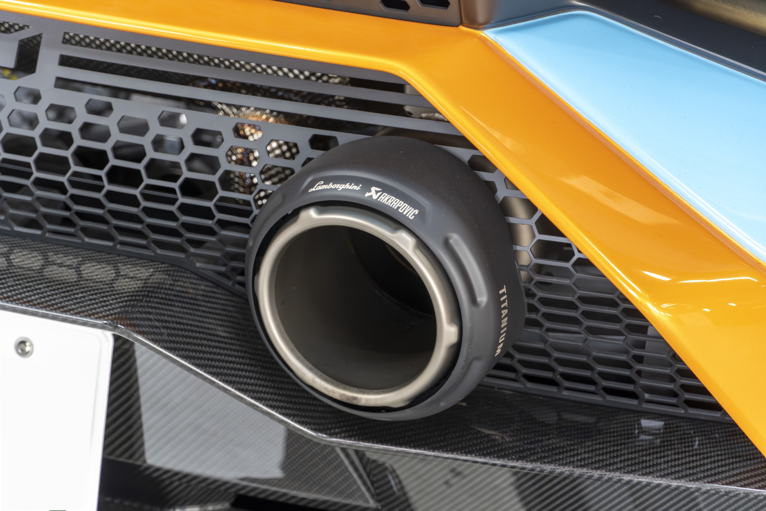 Lamborghini Huracan Tecnica/STO×ASR バルブコントローラ ボンド大阪